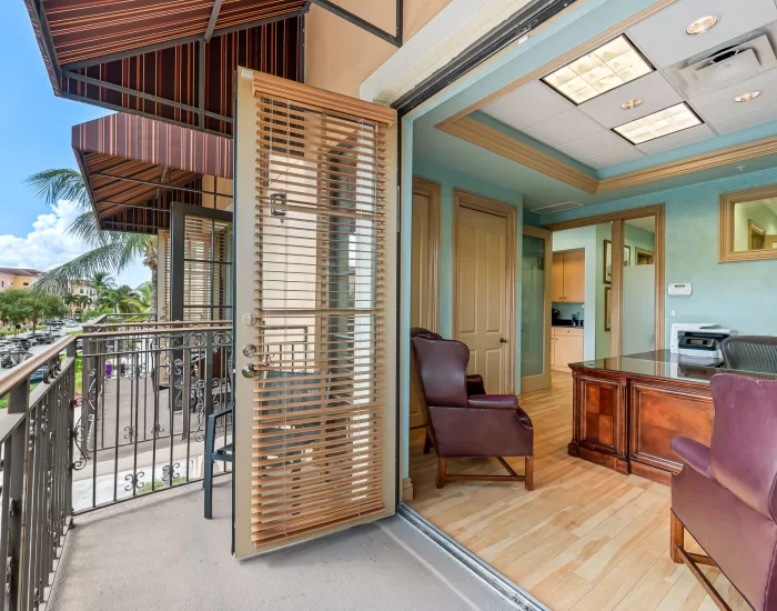 48-web-or-mls-23150 Fashion Dr Unit 232-48